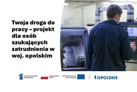 Grafika przedstawiająca osobę podczas pracy przy tokarce CNC